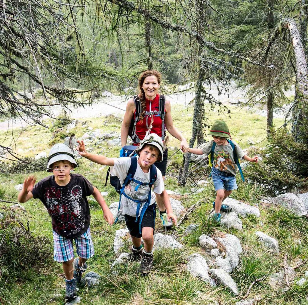 Familienwanderung (Foto © Stefan Steinegger) | AVS