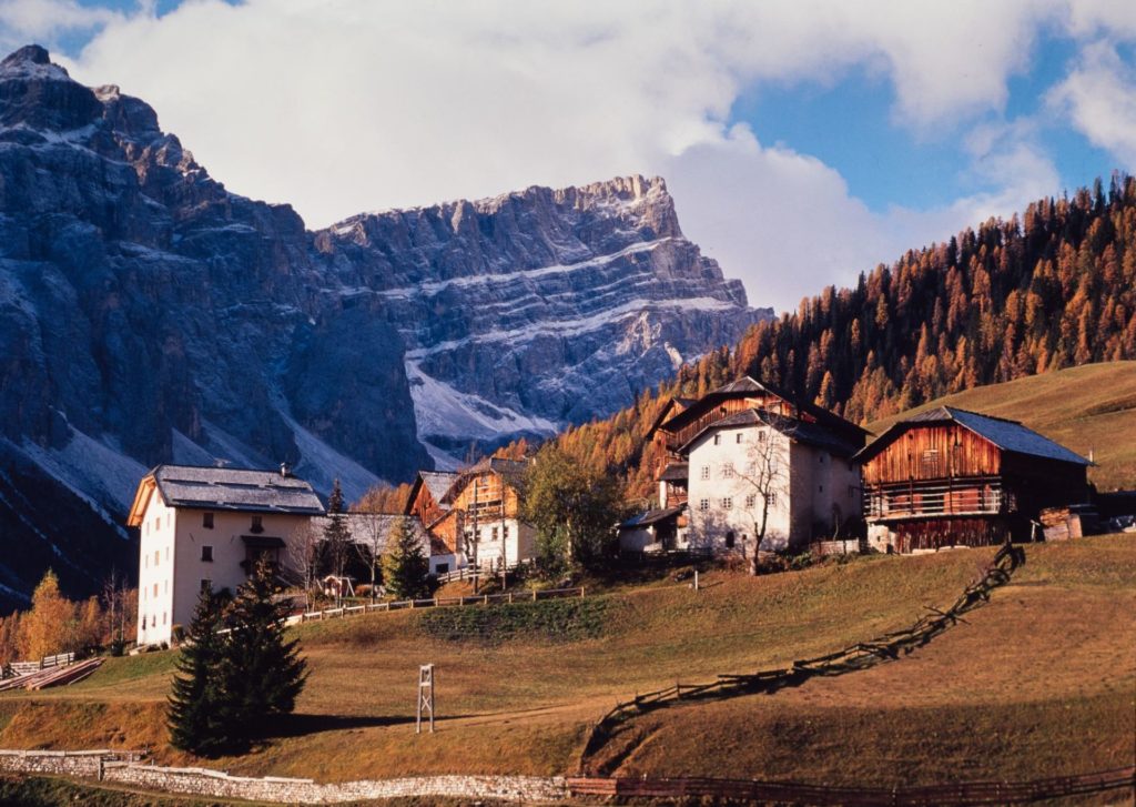 Viles in Lungiarü mit Piz Duleda I ©Hans Pescoller I Bergsteigerdörfer