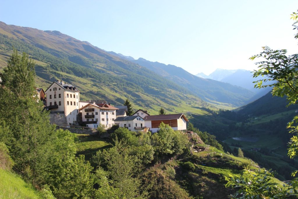 Matsch ist ein rätoromanisches Haufendorf I ©Karin Thöni I Bergsteigerdörfer