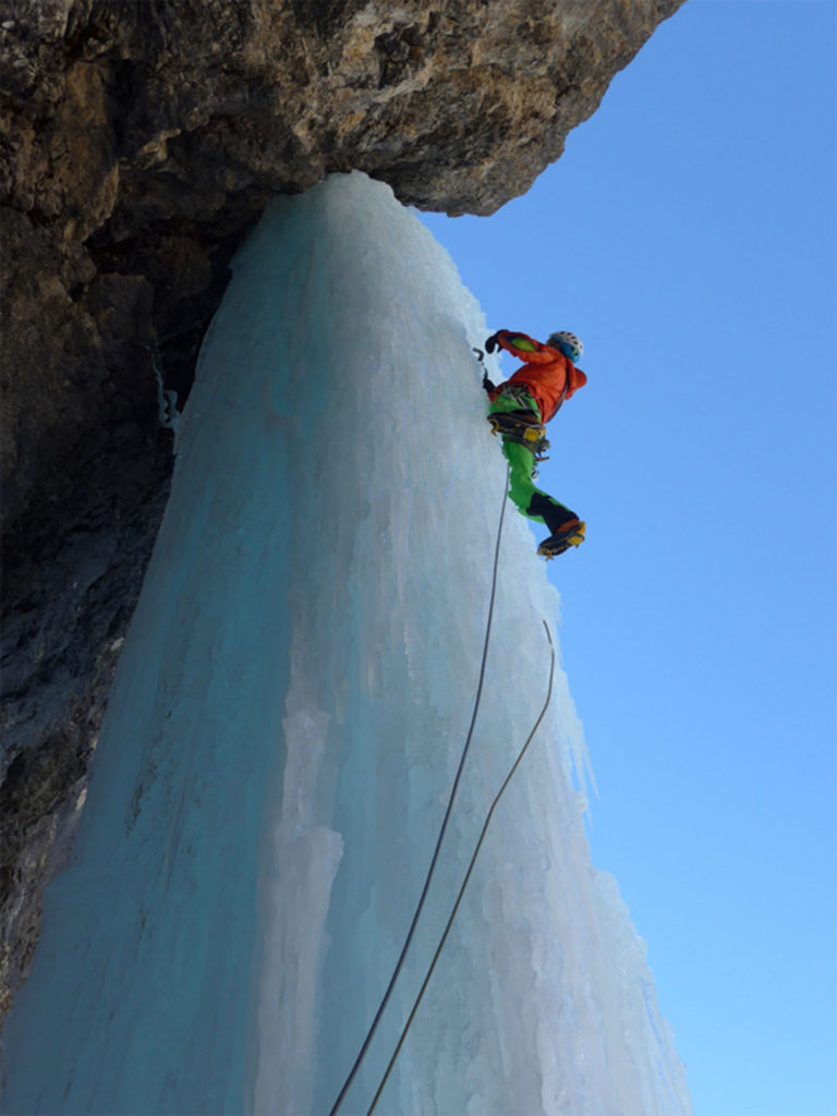 Simon Kehrer auf der Kerze der Route "Ghost Dog"