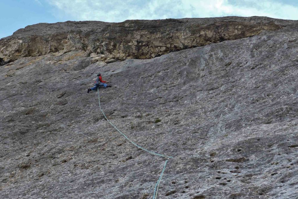 Armin Senoner während einer Wiederholung in der vierten Seillänge der »Saturno« © Ivo Rabanser