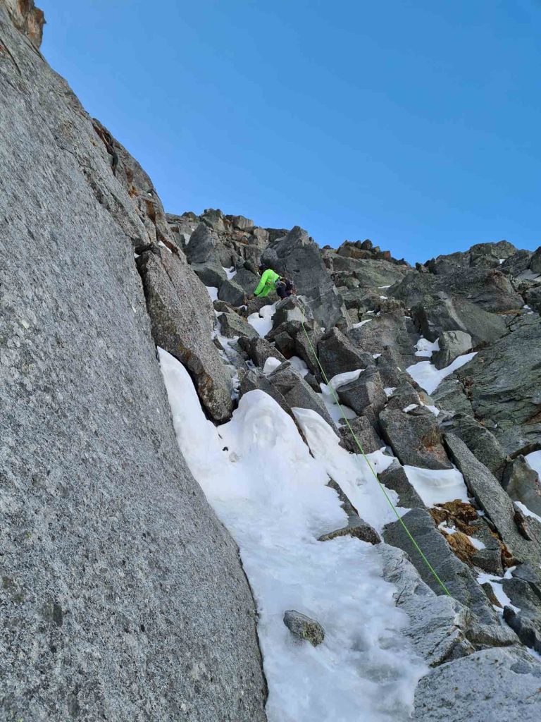 Simon Gietl in der 2. Seillänge