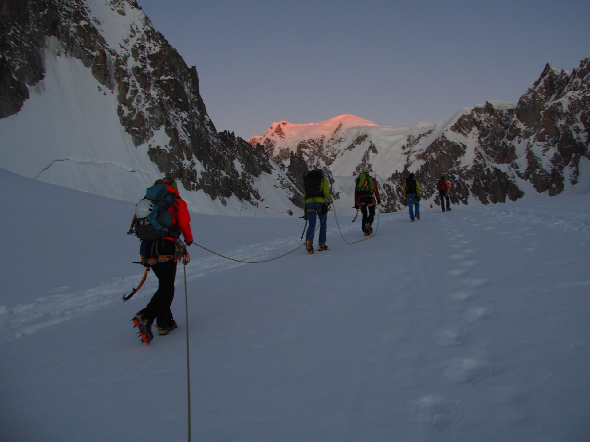 Bergsteigertipp: Unterwegs mit Steigeisen