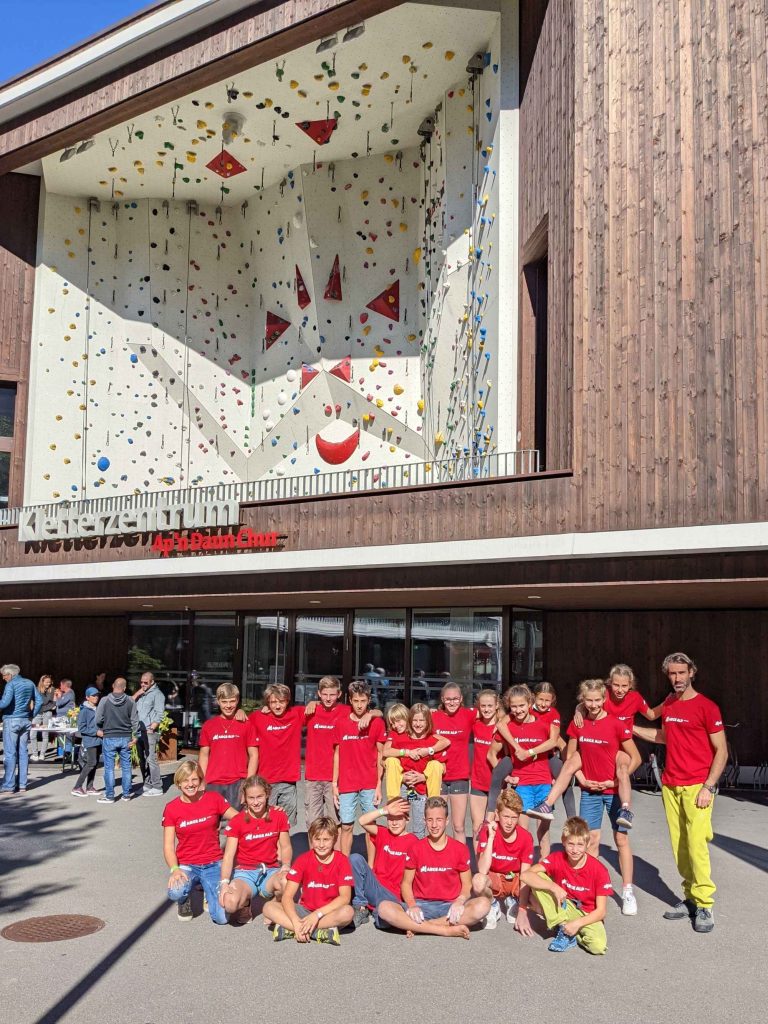 Gruppenbild vor Kletterzentrum@ArchivAVS