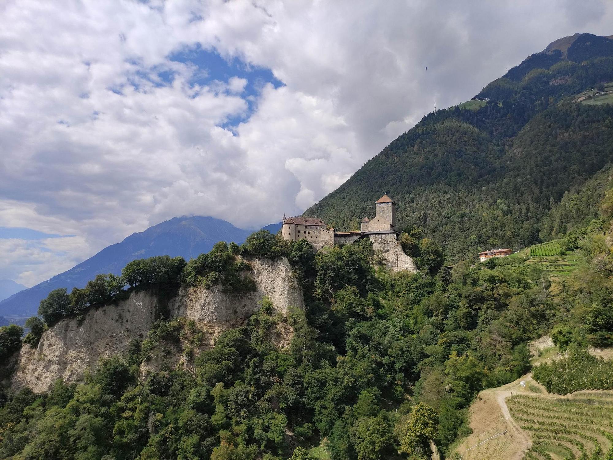 Über den Tappeinerweg zum Schloss Tirol