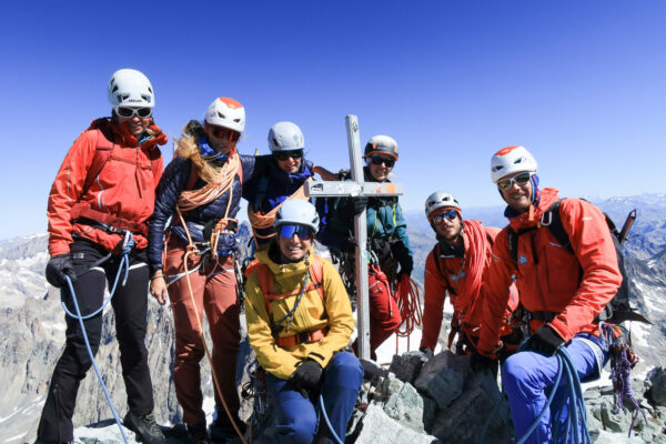 ALPINIST Alpinistinnen beim Hochtouren und Klettern in der Dauphine © Florian Huber