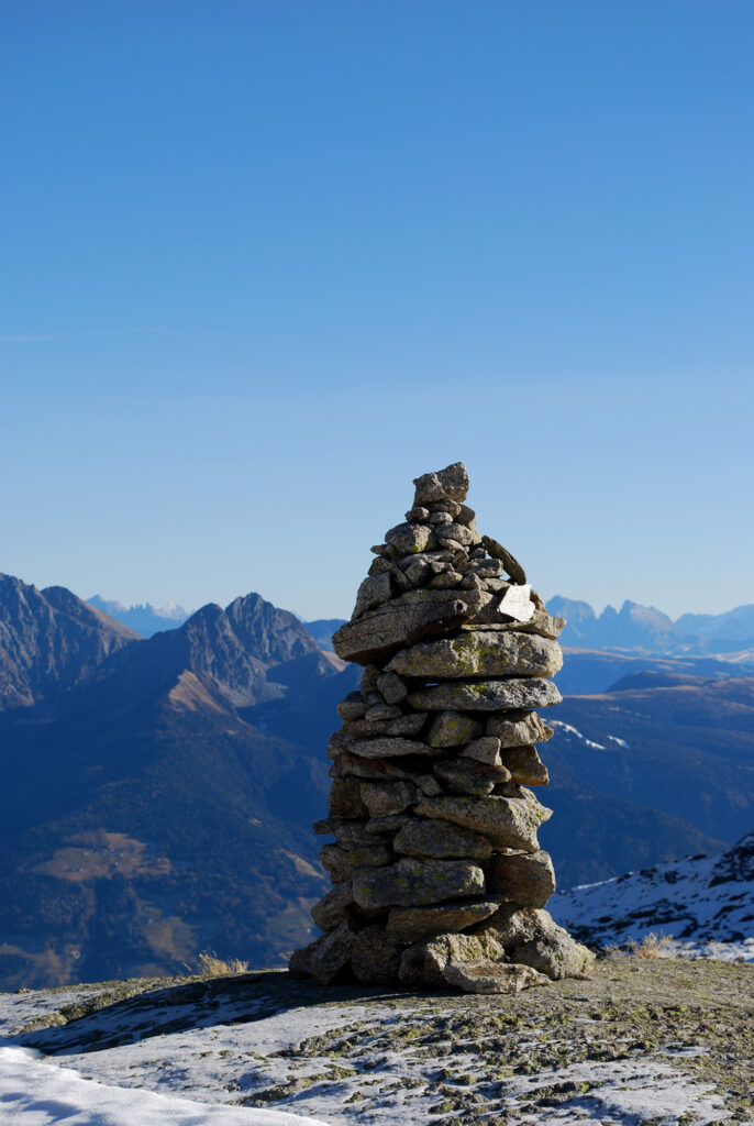 Steinmann und Gipfel aus Granit (c) Stephan Illmer