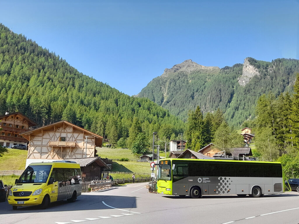 Bus für Anreise zur Tour (c) Judith Egger