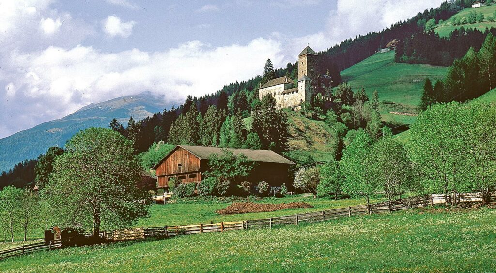 Burg Reinegg(c)Tourismusverein Sarntal alpenvereinaktiv
