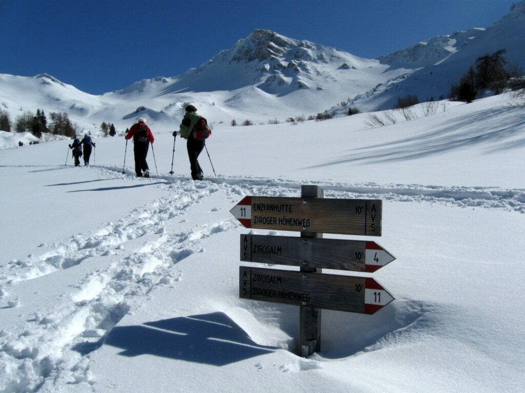 Schneeschuhwandern am Ziroger Höhenweg (c)Cathleen Peer alpenvereinaktiv