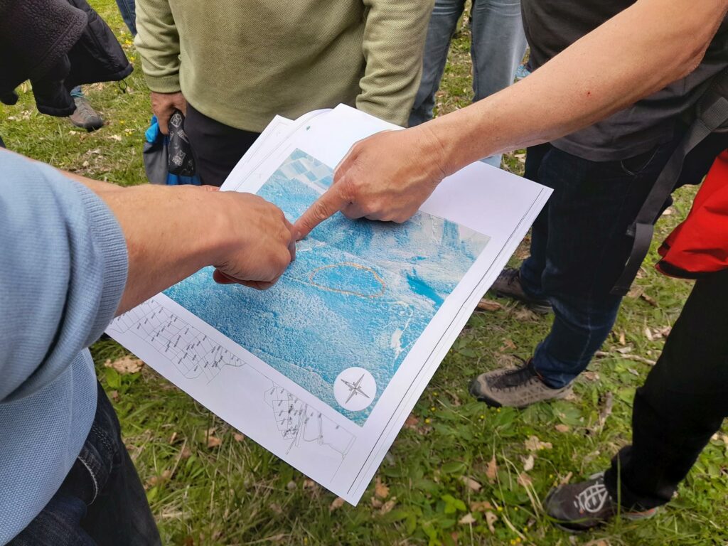 Pläne Speicherbecken studieren I(c)AVS Judith Egger