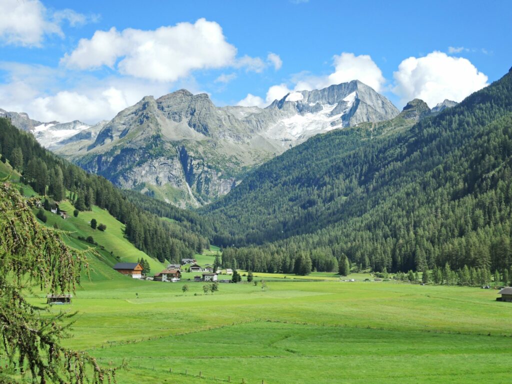 Blick von Rein in Taufers zur Kasseler Hütte und zum Hochgall (3436m) © Herbert Weissteiner, alpenvereinaktiv
