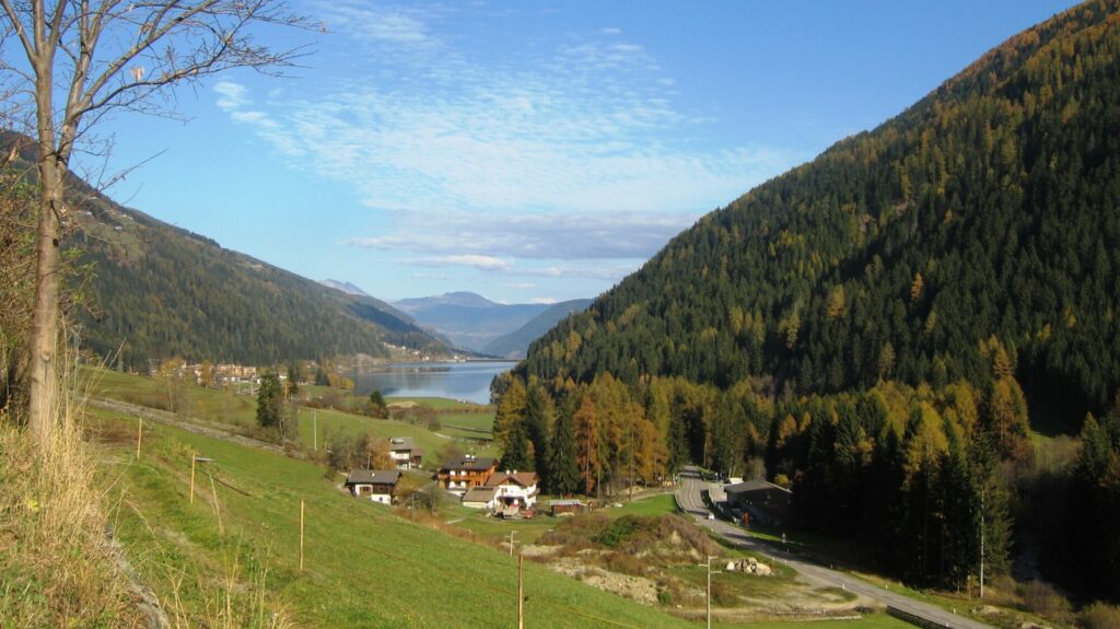 Der Ultner Höfeweg ist die ideale Familienwanderung. Der Weg verläuft fast eben in der Talsohle und kann immer wieder abgekürzt werden.