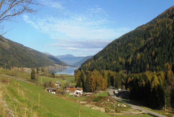 Der Ultner Höfeweg ist die ideale Familienwanderung. Der Weg verläuft fast eben in der Talsohle und kann immer wieder abgekürzt werden.