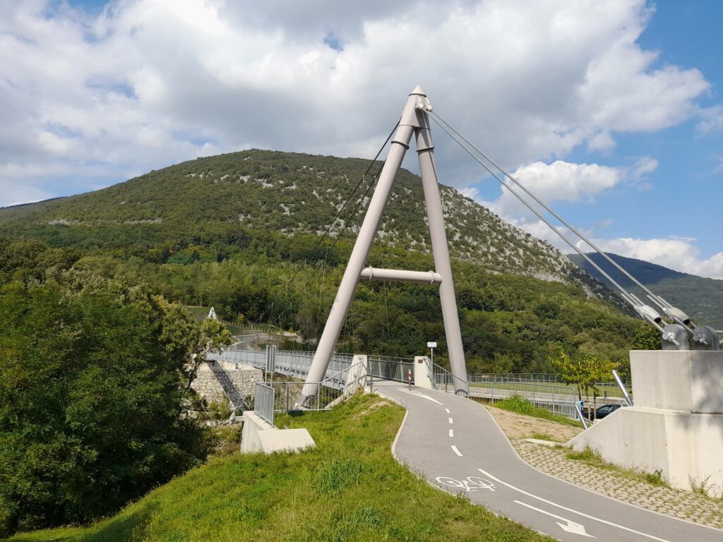 Fahrradbrücke in Nova Gorica - gut ausgebautes Radwegenetz I(c)Judith Egger