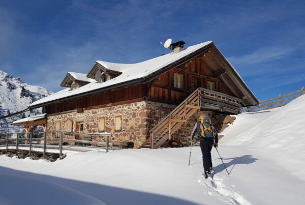 Eine Rundwanderung mit Schneeschuh von Hofmahd zur Laureiner Alm rund um den Monte Sous zur Castrinalm.