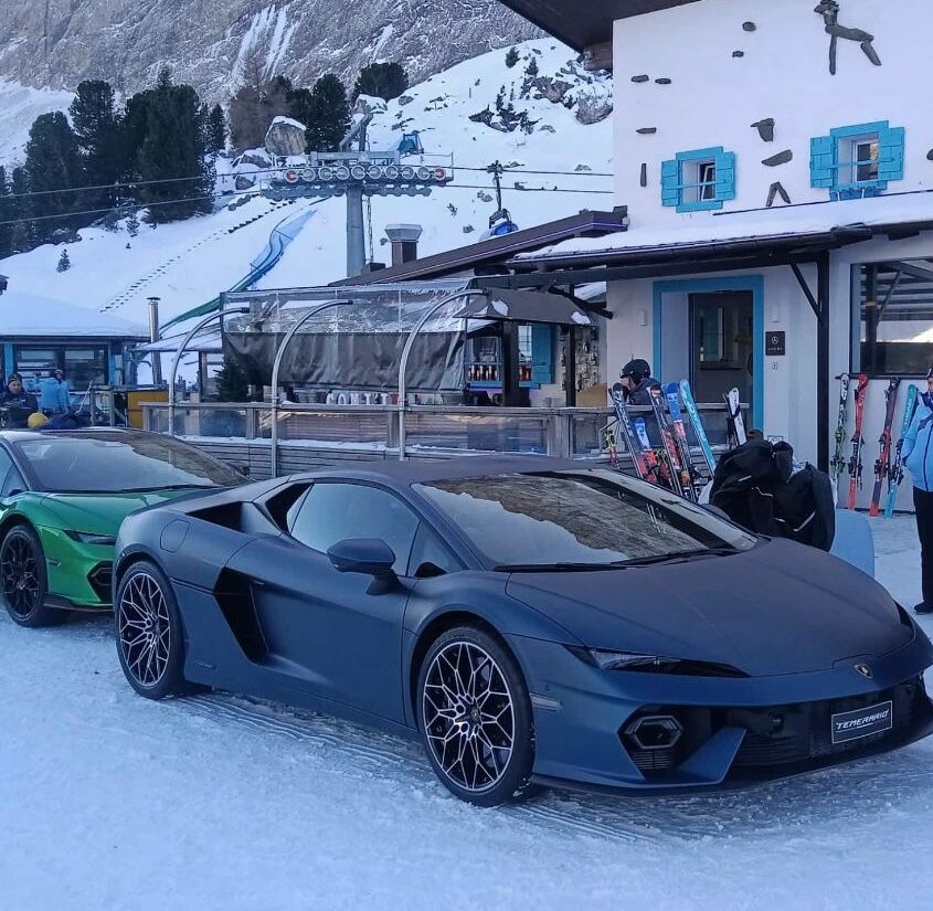 Luxusautos am Berg statt Pistentouren-Gehern