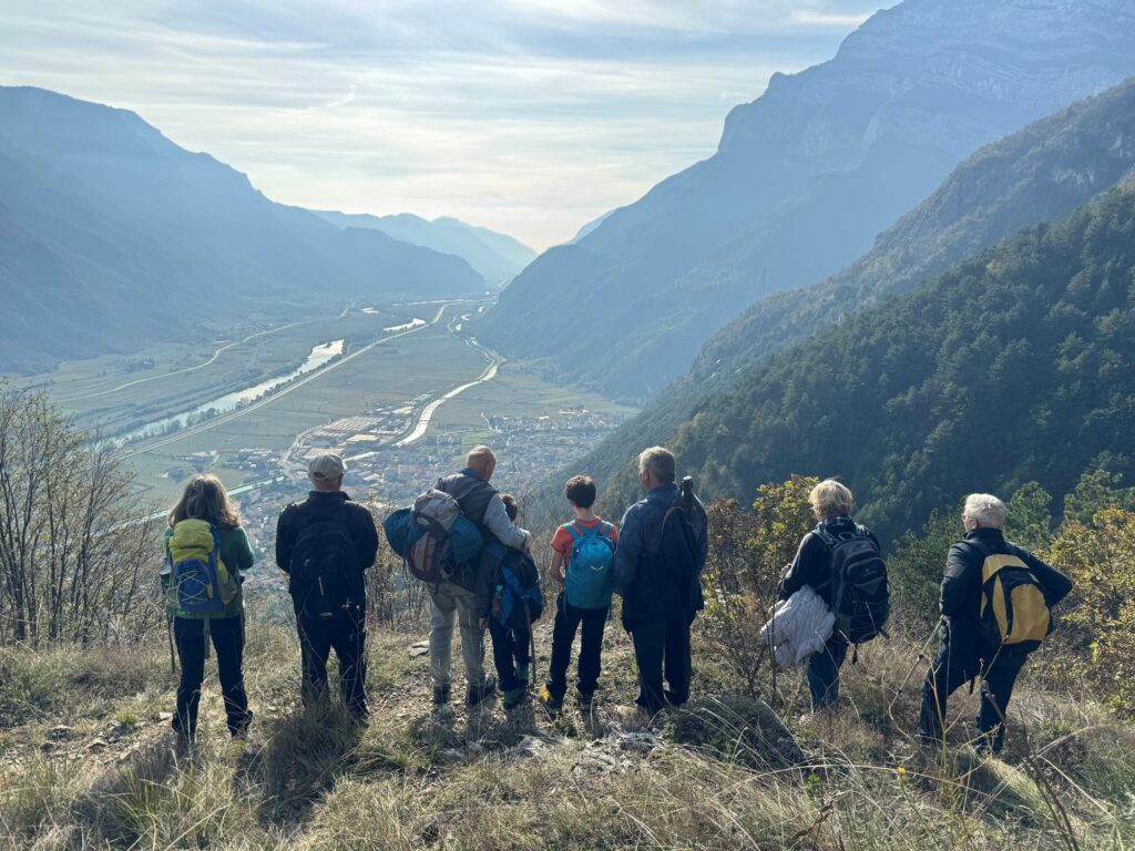 Wandergruppe mit Ausblick I(c)Fabian Telch