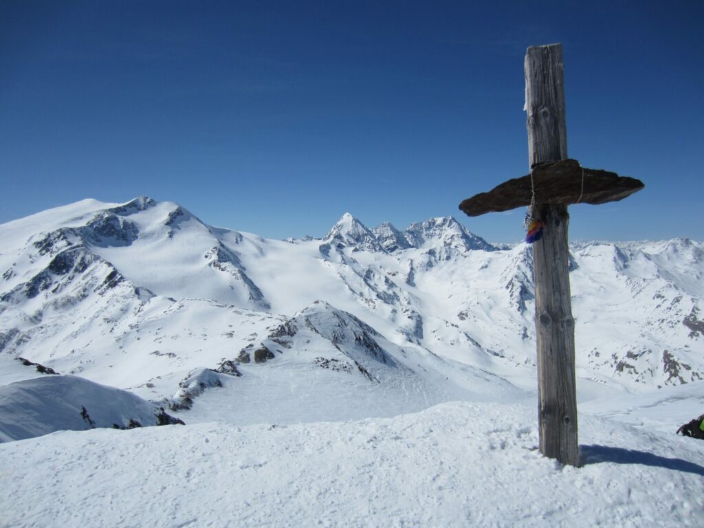 Aussichtsreiche Tour mit schönen Hänge und flacheren Passagen.