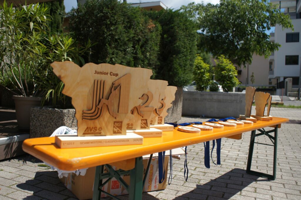 Pokale Juniorcup Gesamtwertung (c) Chasper Cadonau_AVS