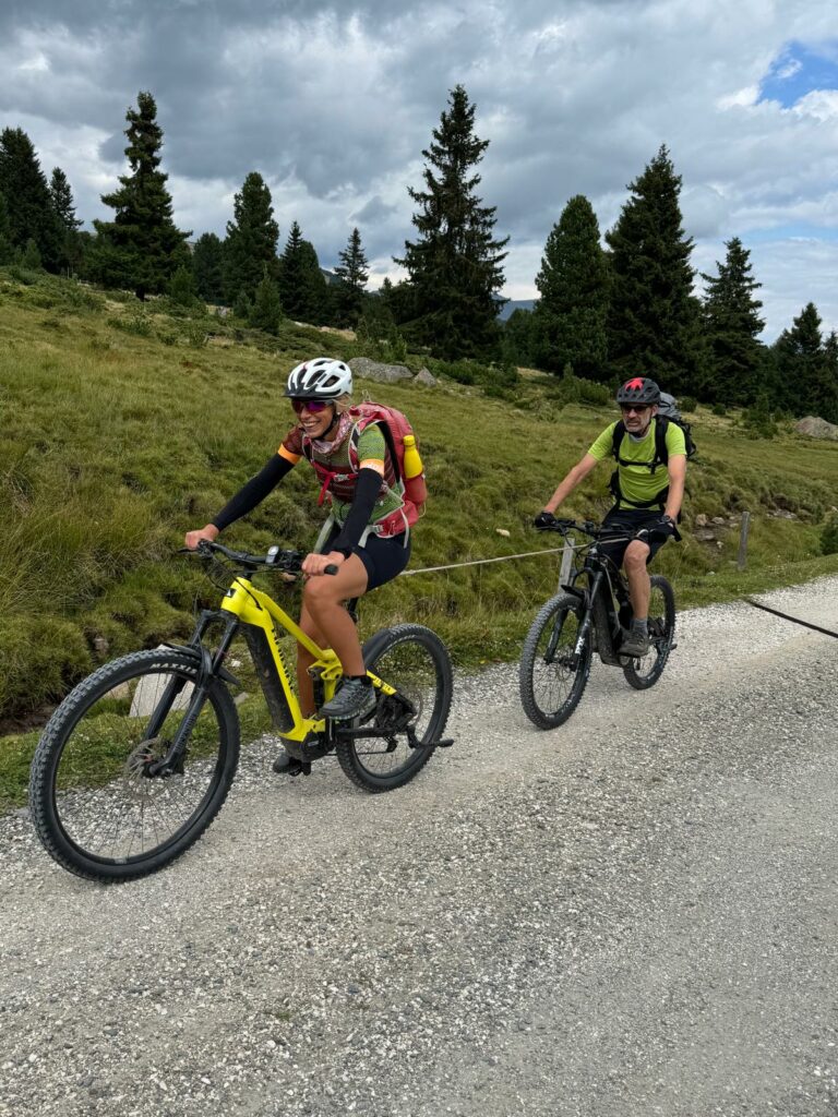 Mit Bike Richtung Kassianspitze_(c)AVSRitten
