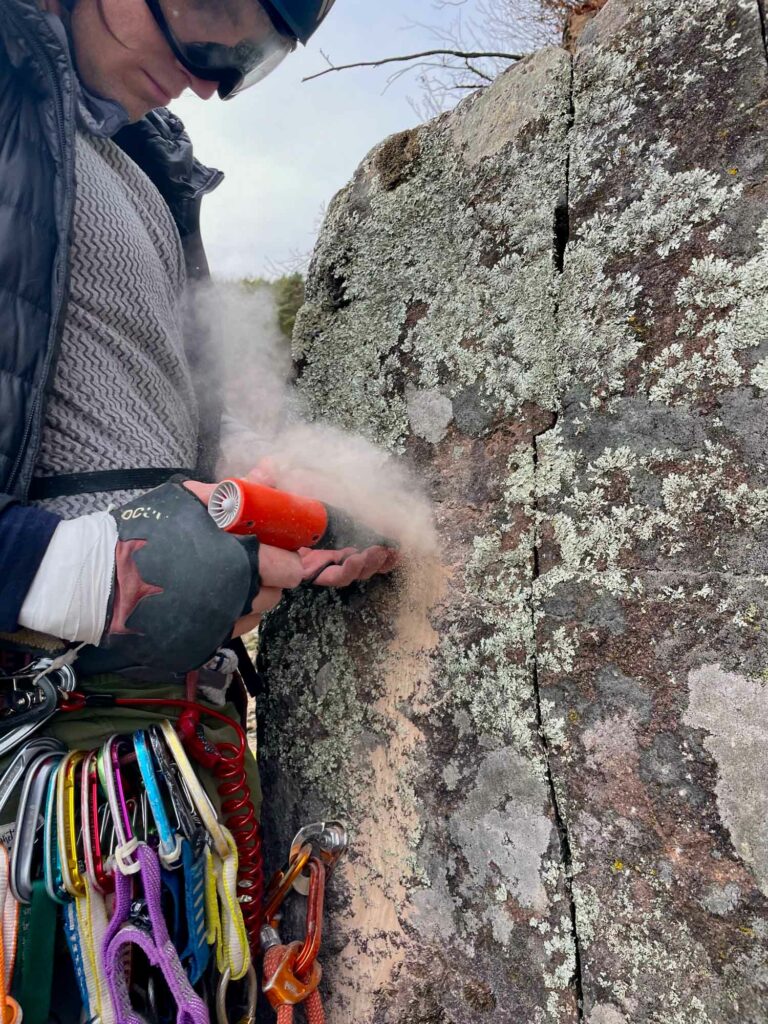 No_country_for_loose_rocks_(c)__Corentin_le_Masne_de_Chermont