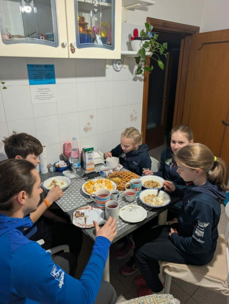 Frühstück Landeskader Teramo © Alexandra Ladurner, AVS