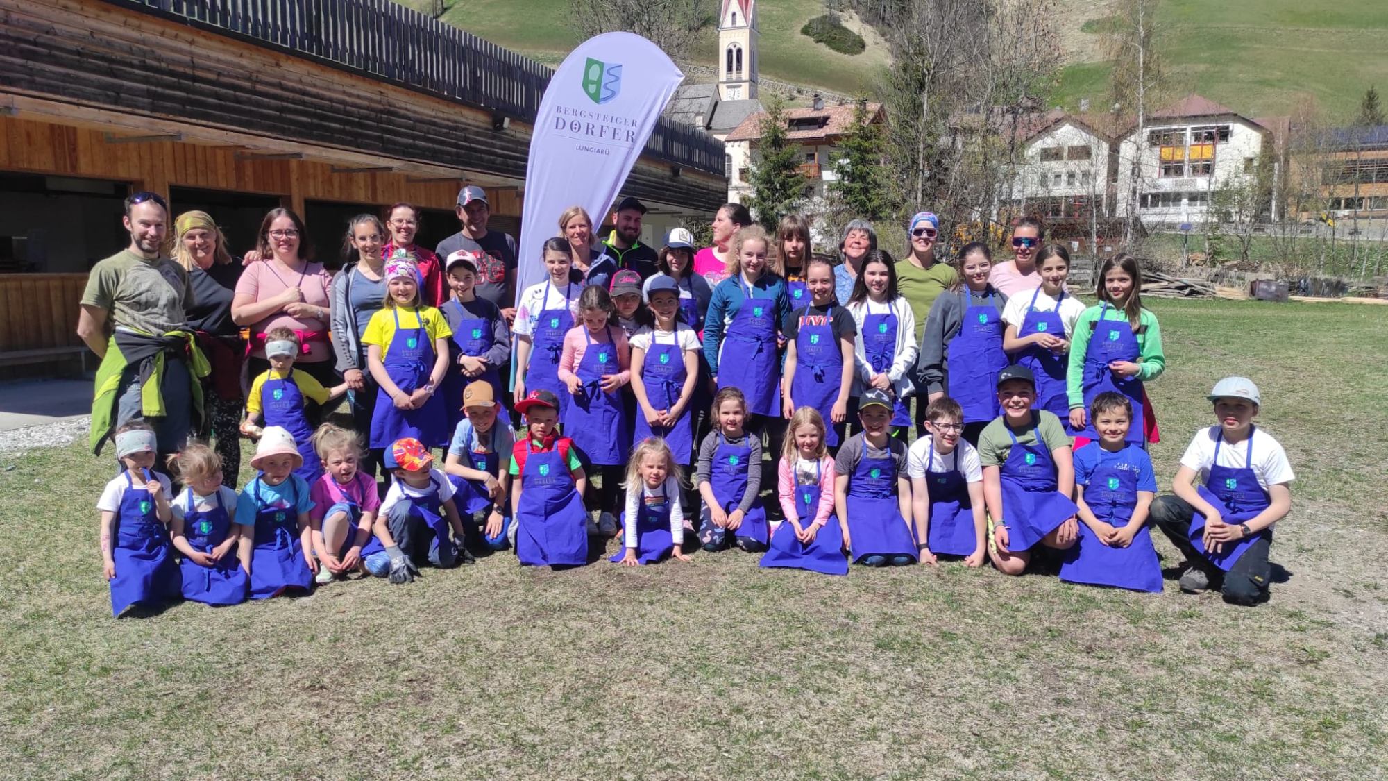 Müllsammelaktion im Bergsteigerdorf Lungiarü