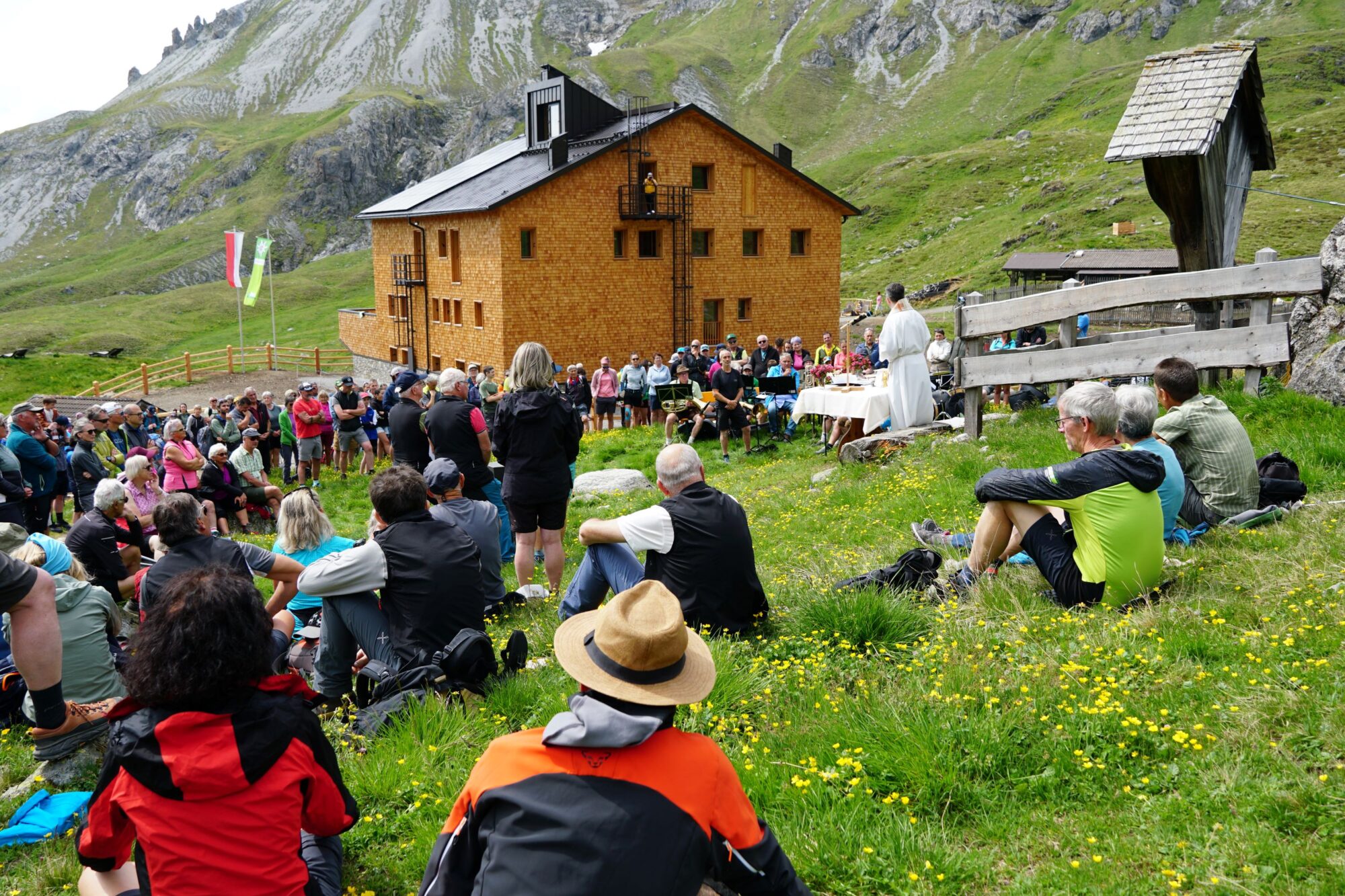 Feierliche Einweihung der AVS-Sesvennahütte und Jubiläum „80 Jahre Alpenverein Südtirol“