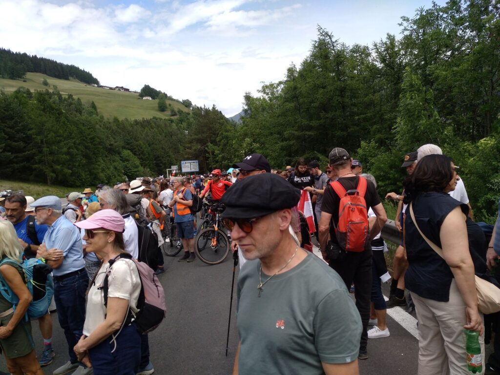 Teilnehmende an der Brennerblockade I(c)Gregor Beikicher